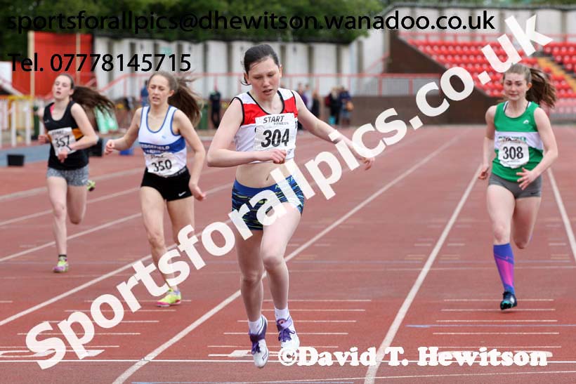 Girls under-15s 300 metres, North Eastern Track and Field Champs, Gateshead Stadium. Photo: David T. Hewitson/Sports for All Pics